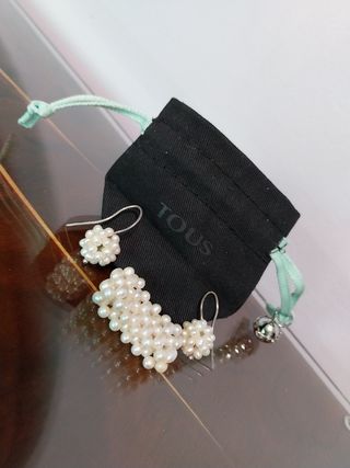 Conjunto de pendientes y anillo de Perlas. 