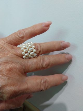 Conjunto de pendientes y anillo de Perlas. 