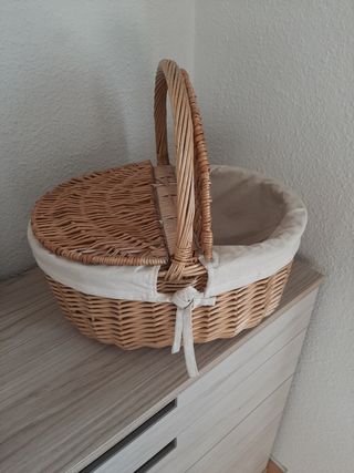 Preciosa Cesta mimbre con tapa