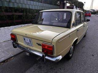 Alquiler coche clasico Seat 124