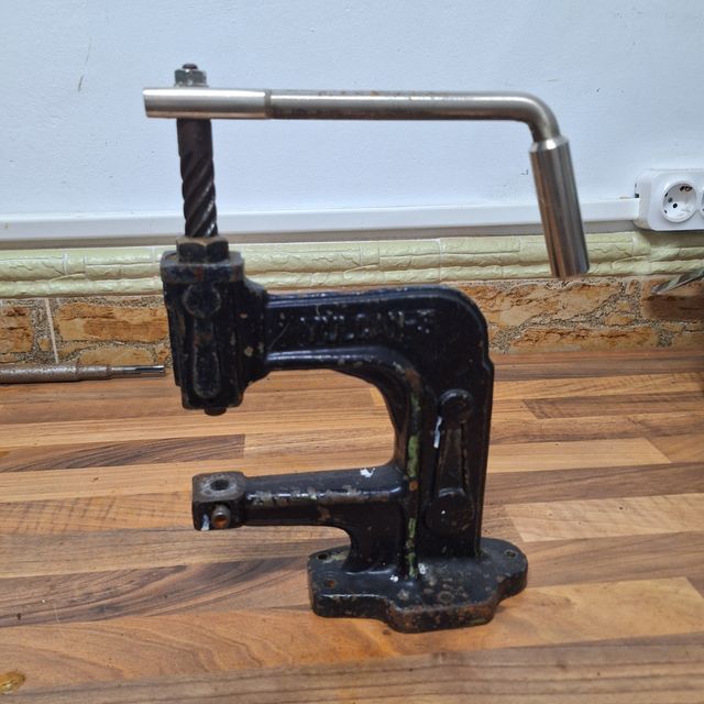 Máquina ojetes Vulkan.