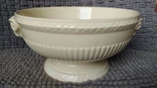 Centro mesa Wedgwood:Cabezas carnero