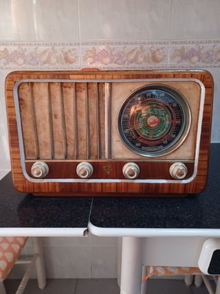 Radio antigua de madera