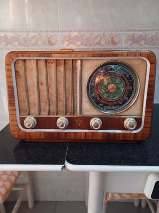 Radio antigua de madera
