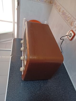 Radio antigua de madera