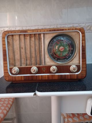 Radio antigua de madera