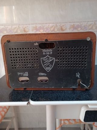 Radio antigua de madera