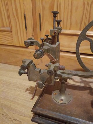 Máquina de arrondir antigua