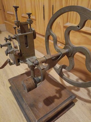 Máquina de arrondir antigua