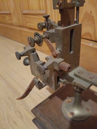 Máquina de arrondir antigua