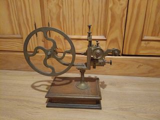 Máquina de arrondir antigua