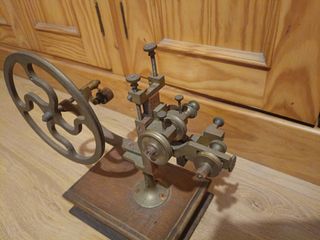 Máquina de arrondir antigua