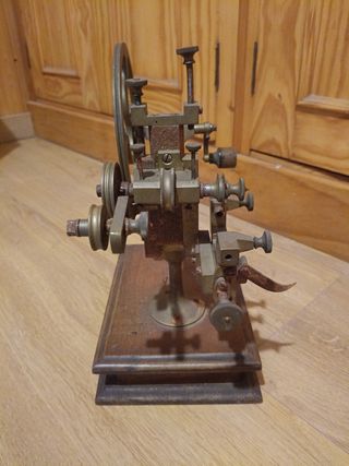 Máquina de arrondir antigua