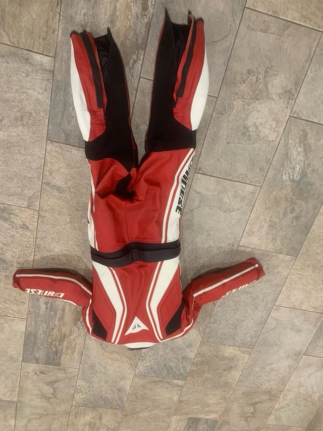 Mono piel Dainese rojo-blanco