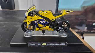 Yamaha YZR-M1 46 MotoGP 2006 (1/18)