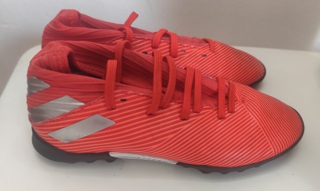 Botas Adidas para rapazes multitaco vermelhas