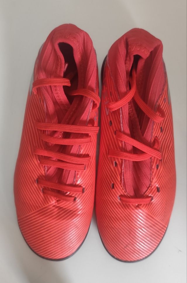 Botas Adidas para rapazes multitaco vermelhas