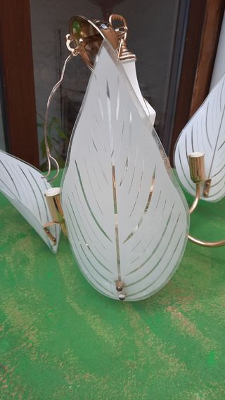 Lámpara techo hojas dorada