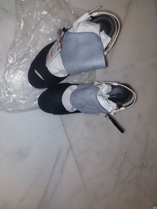 Zapatos Zara tacón azul marino