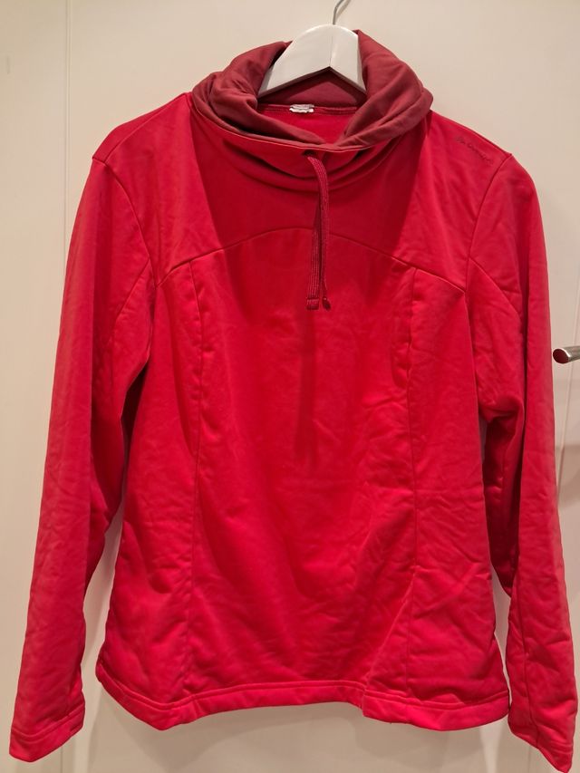 Sudadera roja cuello alto