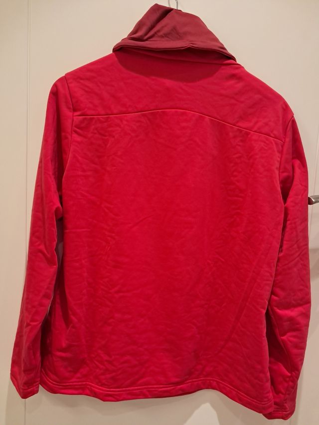 Sudadera roja cuello alto