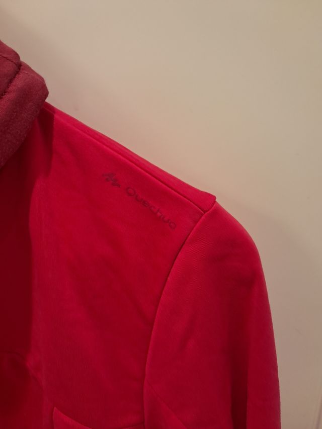 Sudadera roja cuello alto