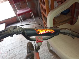 Bicicleta original Hot Wheels de 16 pulgadas