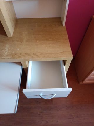 Escritorio juvenil madera y blanco.
