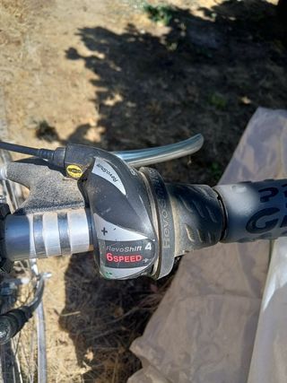 Bicicletta da corsa con cambio al manubrio