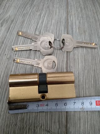 Bombín puerta Yale dorado