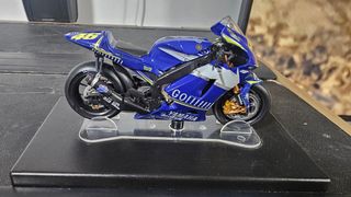MotoGP 1/18 Yamaha YZR-M1 46 - MotoGP 2004 Rossy 