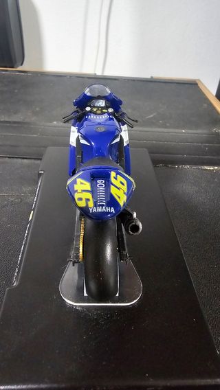 MotoGP 1/18 Yamaha YZR-M1 46 - MotoGP 2004 Rossy 