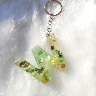 Llavero letra W resina