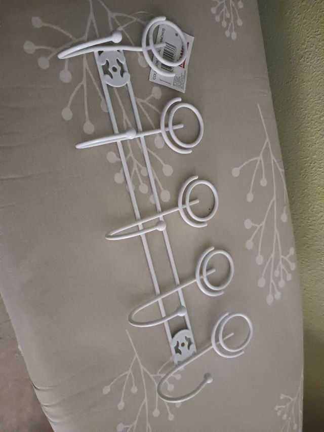 Percha blanca metal - 5 ganchos