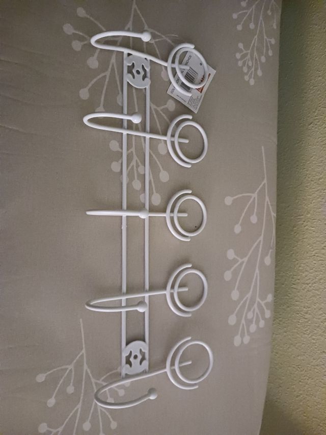 Percha blanca metal - 5 ganchos