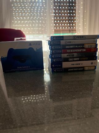 PS4 (PlayStation 4) Slim 1TB - 2 mandos