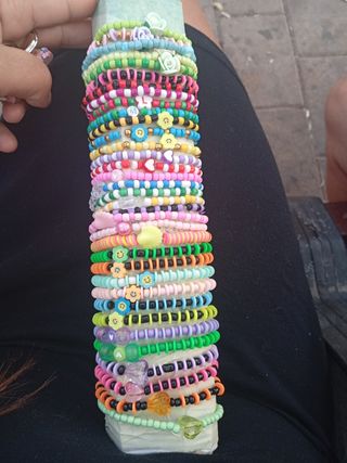 Pulseras artesanales multicolor