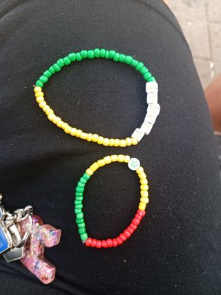 Pulseras artesanales multicolor