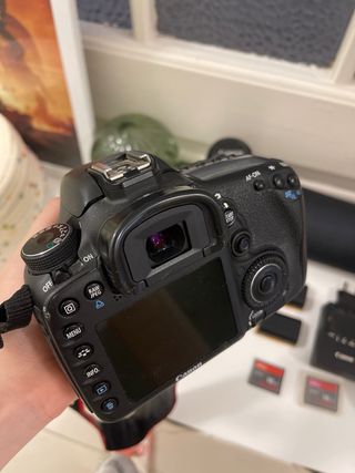 Cámara Canon EOS 7D + accesorios