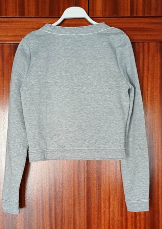 Chaqueta Benetton gris con botón joya