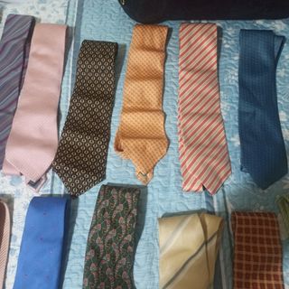 Lote de corbatas a 15 euros todas. 