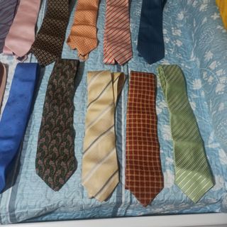Lote de corbatas a 15 euros todas. 