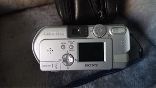 Sony Cyber-shot DSC-P71 - Cámara 3.2MP