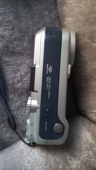 Sony Cyber-shot DSC-P71 - Cámara 3.2MP