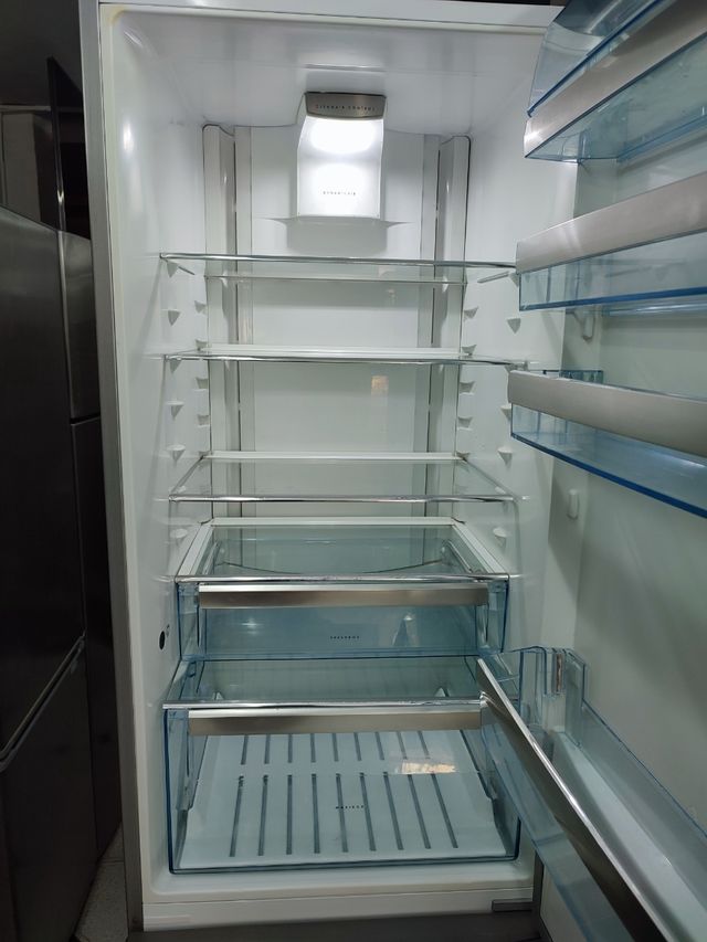 NEVERA MARCA AEG INOX 200X60CM CON GARANTIA