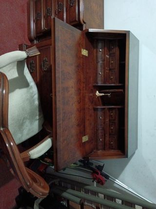 Escritorio antiguo de madera