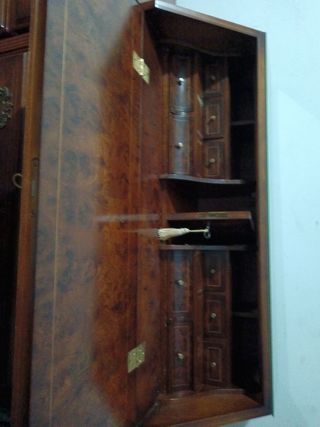 Escritorio antiguo de madera
