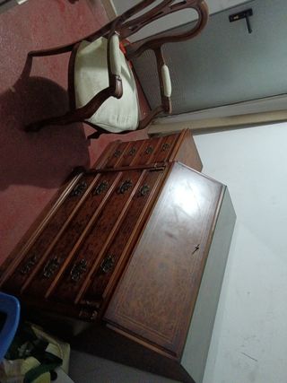 Escritorio antiguo de madera