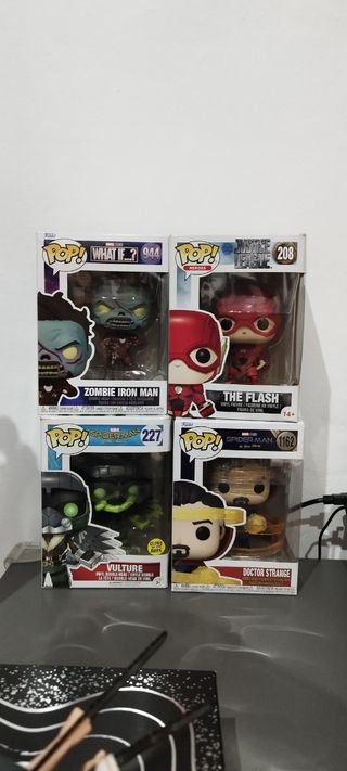 4 Funko Pop! Marvel & DC