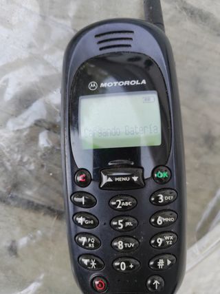 Motorola - Teléfono móvil antiguo
